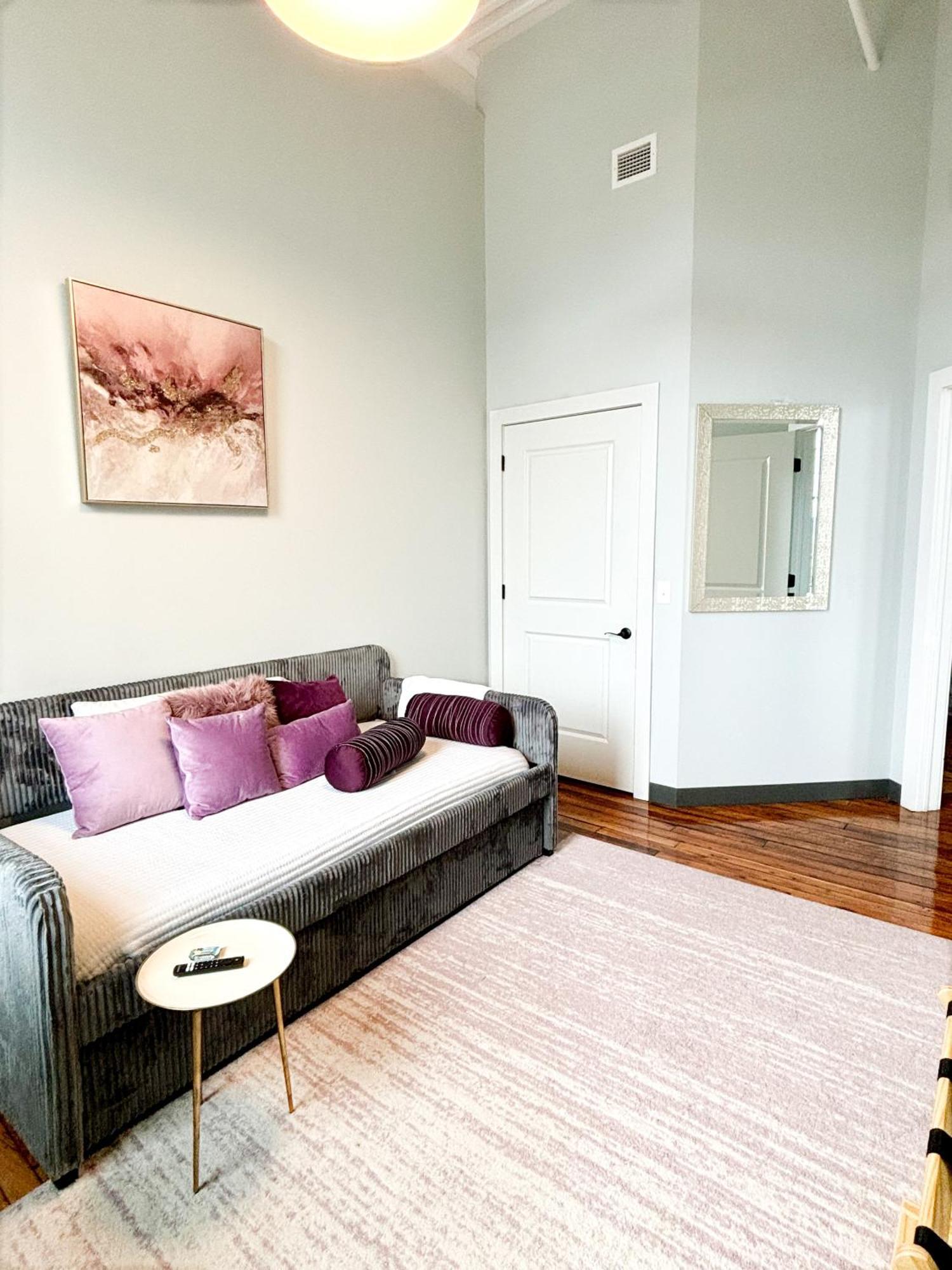 2Br 2Br Le Chateau 505 Lux Penthouse In A Historic Building Utica Buitenkant foto
